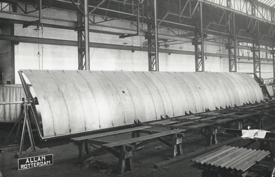 172290 Afbeelding van het dak van een van de in aanbouw zijnde de stalen bagagerijtuigen rijtuigen serie D 6061 - 6100 ...